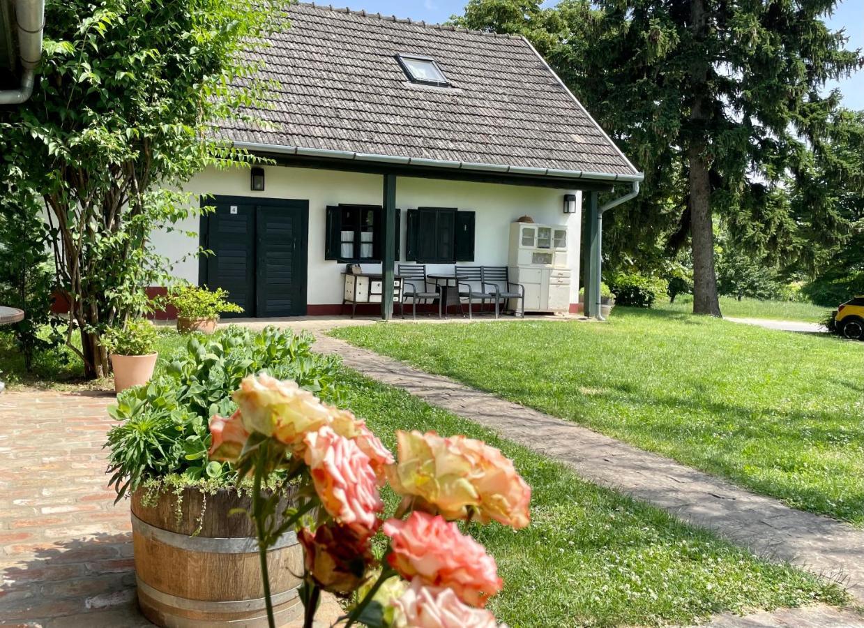 Lelle Vineyard Cottages バラトンレッレ エクステリア 写真