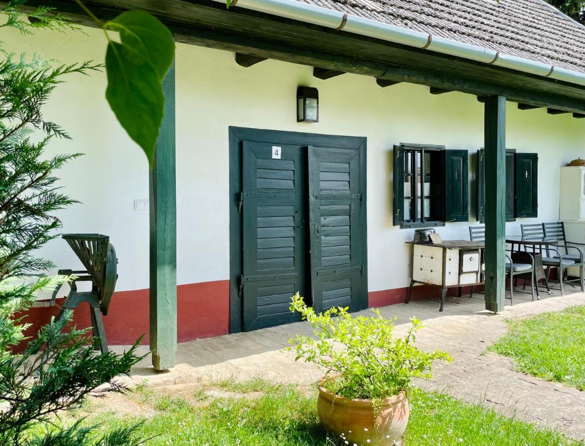 Lelle Vineyard Cottages バラトンレッレ エクステリア 写真