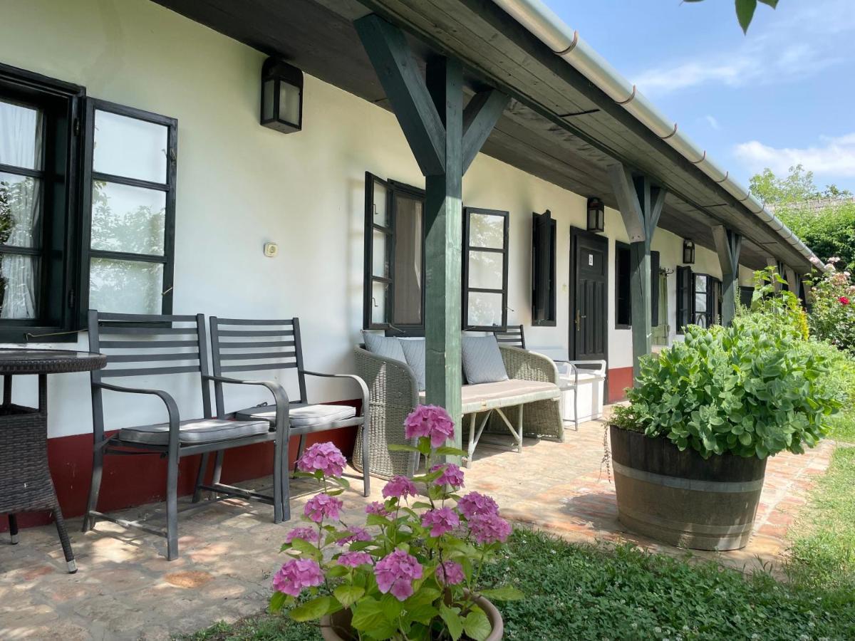 Lelle Vineyard Cottages バラトンレッレ エクステリア 写真