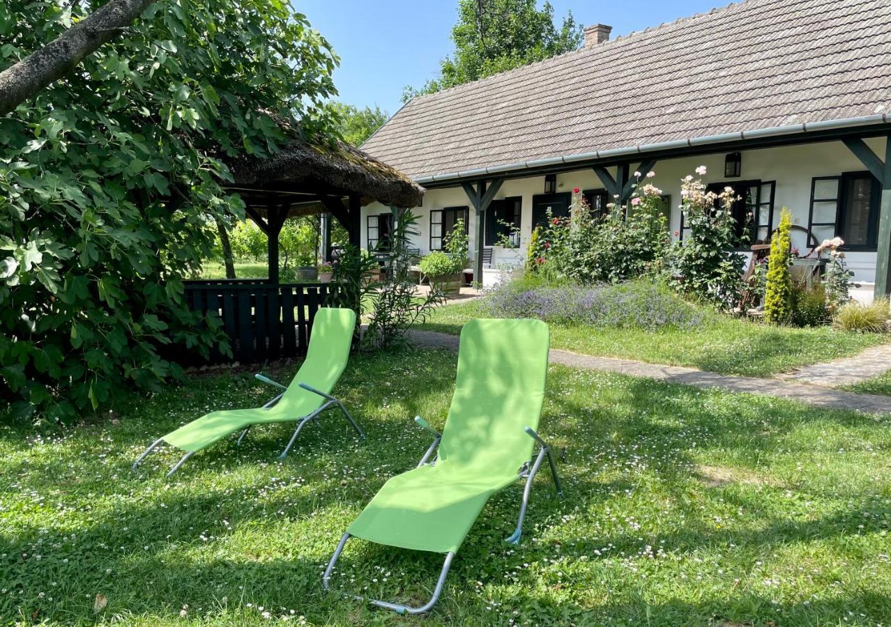 Lelle Vineyard Cottages バラトンレッレ エクステリア 写真