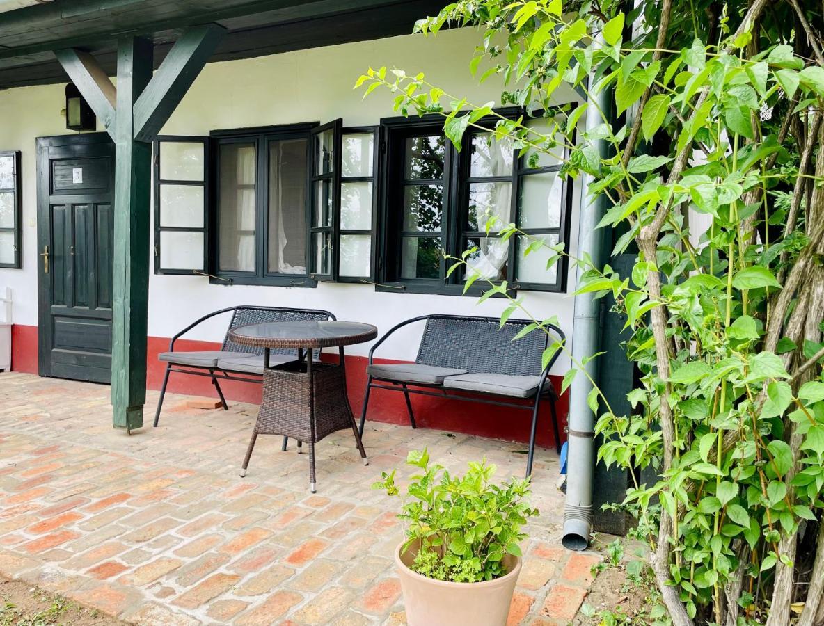 Lelle Vineyard Cottages バラトンレッレ エクステリア 写真